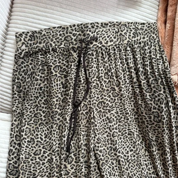 Gap Leopard Print Women's Modal pajama pants - Picture 3 of 6